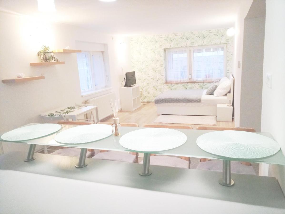 Stardust Apartman Печ Экстерьер фото